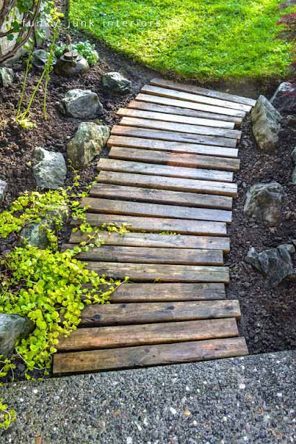 25-Lovely-DIY-Garden-Pathway-Ideas-11