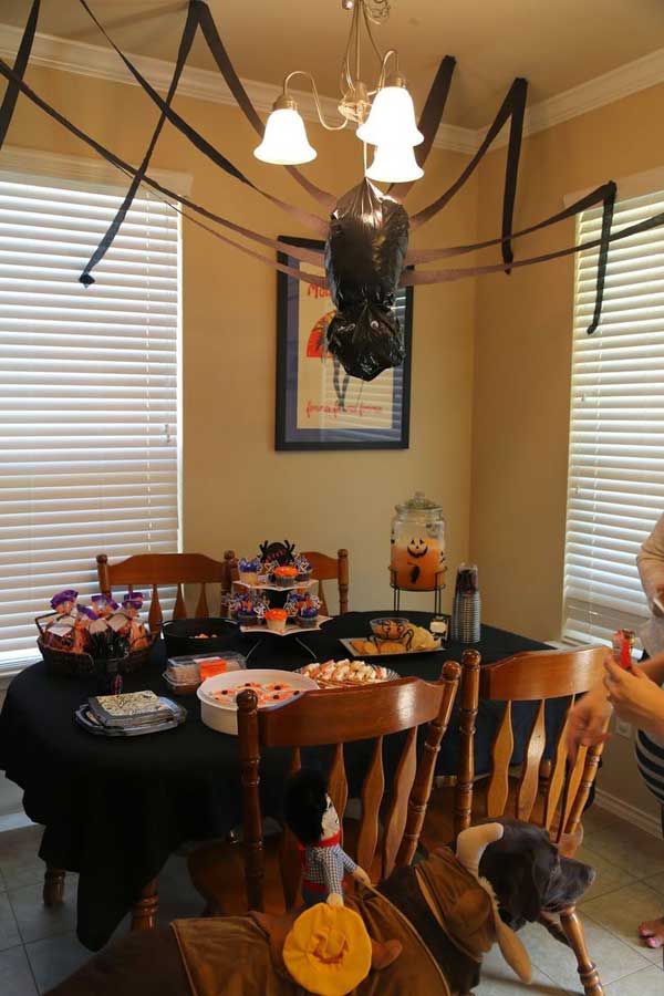 Diy-Halloween-items-With-Trash-Bags-26-2