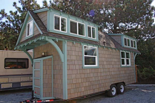 craftsman-bungalow-on-wheels-2