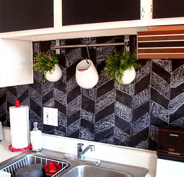 chalkboard-on-kitchen-10