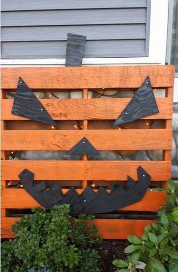 halloween-decorations-made-out-of-recycled-wood-17